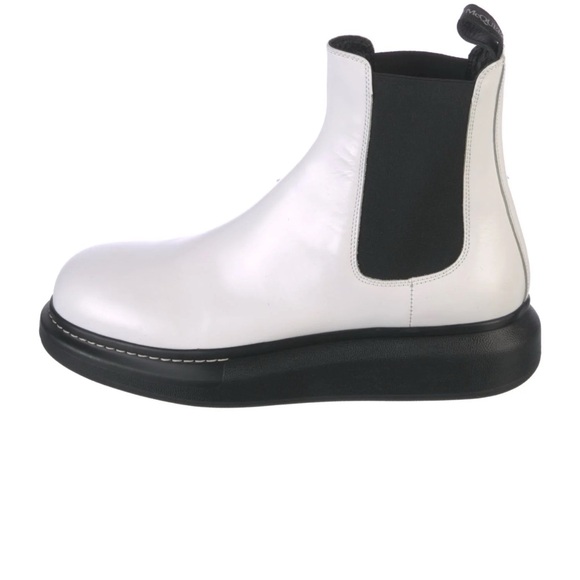 Alexander McQueen White and Black Leather Hybrid Chelsea Boots Size: 42E (US9) - Picture 1 of 16
